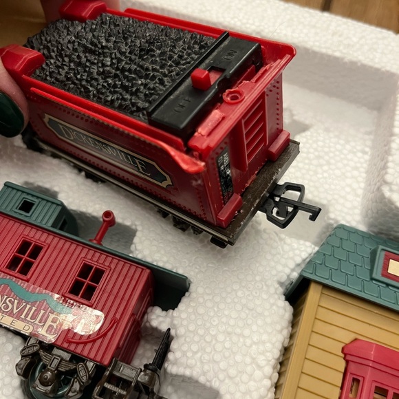 Dickensville Express Train Set - Picture 14 of 16